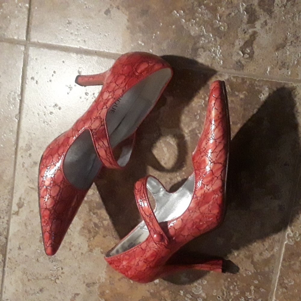 Red Shoes - Picture 3 of 8